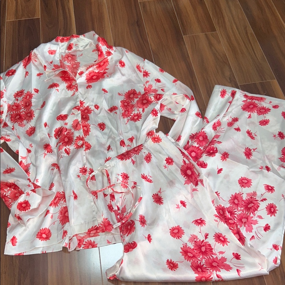 Large Victoria’s Secret vintage silky pajama set